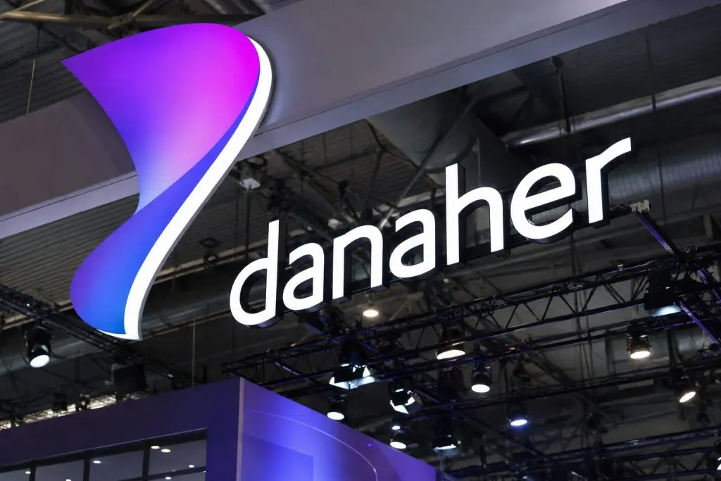 Danaher (NYSE:DHR) Shares Rebound 50% From Post-Earnings Drop, Yet $100 Million Delay Puts Recovery to Test