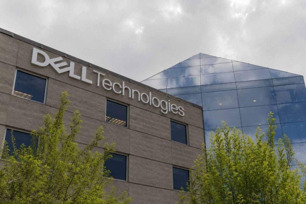 Dell Technologies (NYSE:DELL) Rises 5.7% After Hours as AI-Server Margins Point Higher