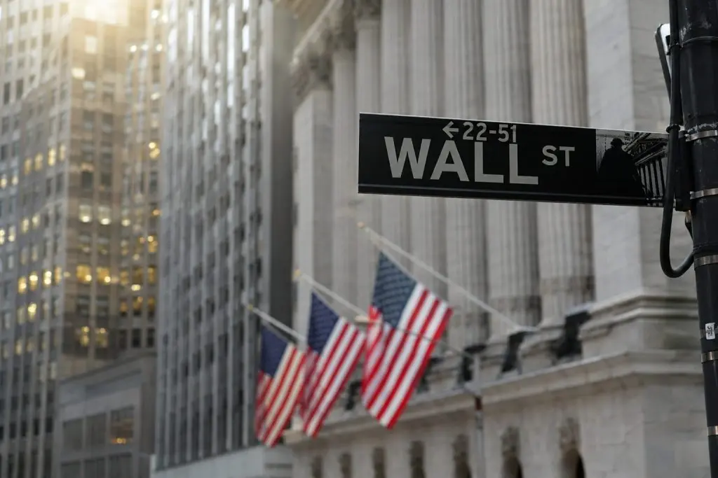 Dow Futures Climb While Nasdaq Drifts, Continuing Wall Street’s AI Shift