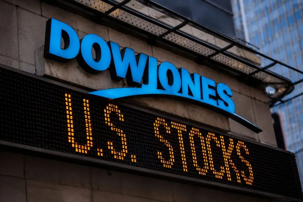 Dow sets new record close as Apple and Amgen help blue chips, AI stocks lag