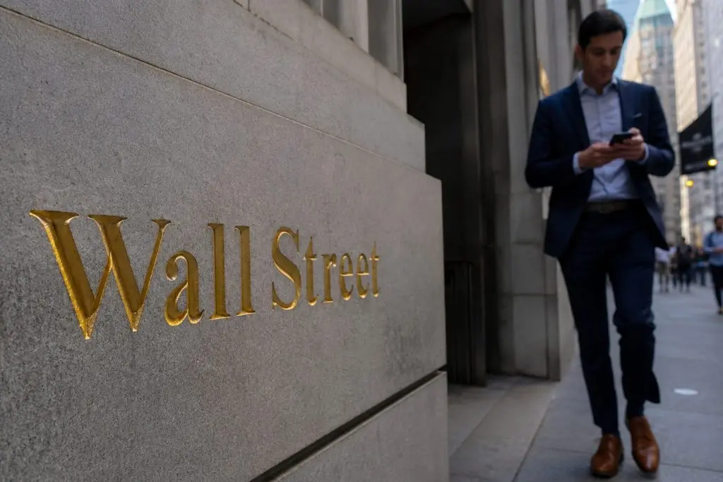Dow Drops Almost 580 Points After Oil Spike