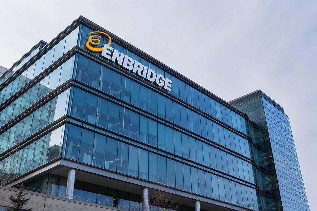 Enbridge stock lags TSX as trading thins for holiday week