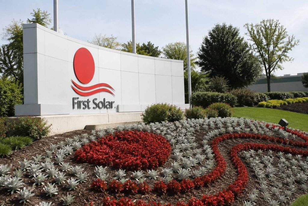 First Solar (NASDAQ:FSLR) climbs following profit beat, tariff refund bolsters margin
