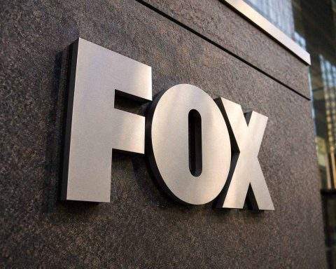 Fox shares climb 5% as analysts narrow Roku deal discount after upgrades