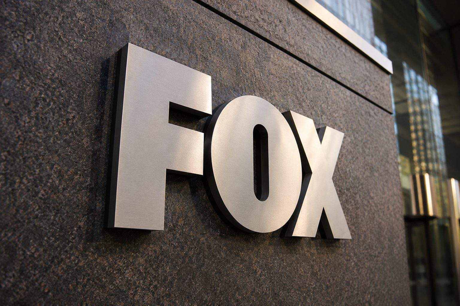 Fox shares climb 5% as analysts narrow Roku deal discount after upgrades