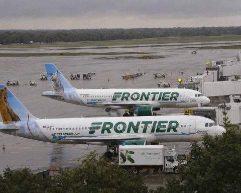 Frontier Group (NASDAQ:ULCC) Extends Route Reductions With Knoxville Withdrawal Ahead of Q3 Earnings