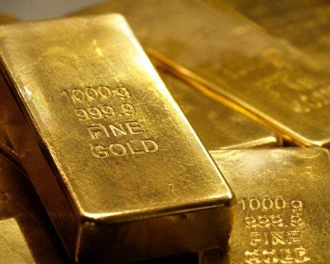 Gold nears JPMorgan Q3 cap with Fed hike odds steady