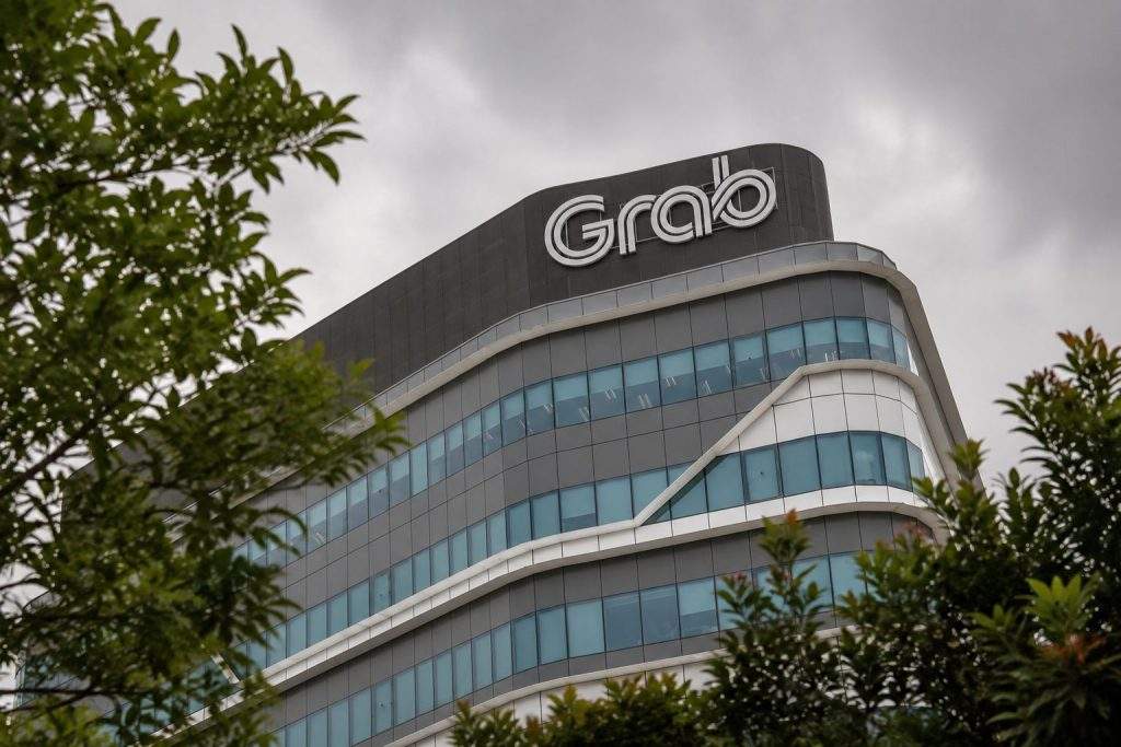 Grab Holdings (NASDAQ:GRAB) advances 1.8% as Q2 margin outlook challenges expectations