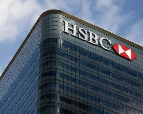 HSBC (LON:HSBA) Agrees Sale of Singapore Insurance Arm for 23 Times Earnings with Share Buyback Decision Approaching