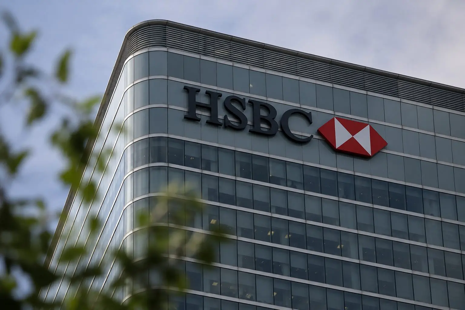 HSBC Stock’s HK$61,520 Entry Ticket Is Set to Shrink — Two Lot Sizes Stand Out