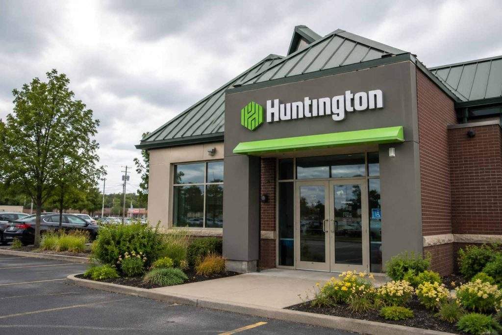 Huntington Bancshares (NASDAQ:HBAN) slides after interest income lags, raising questions about merger benefits