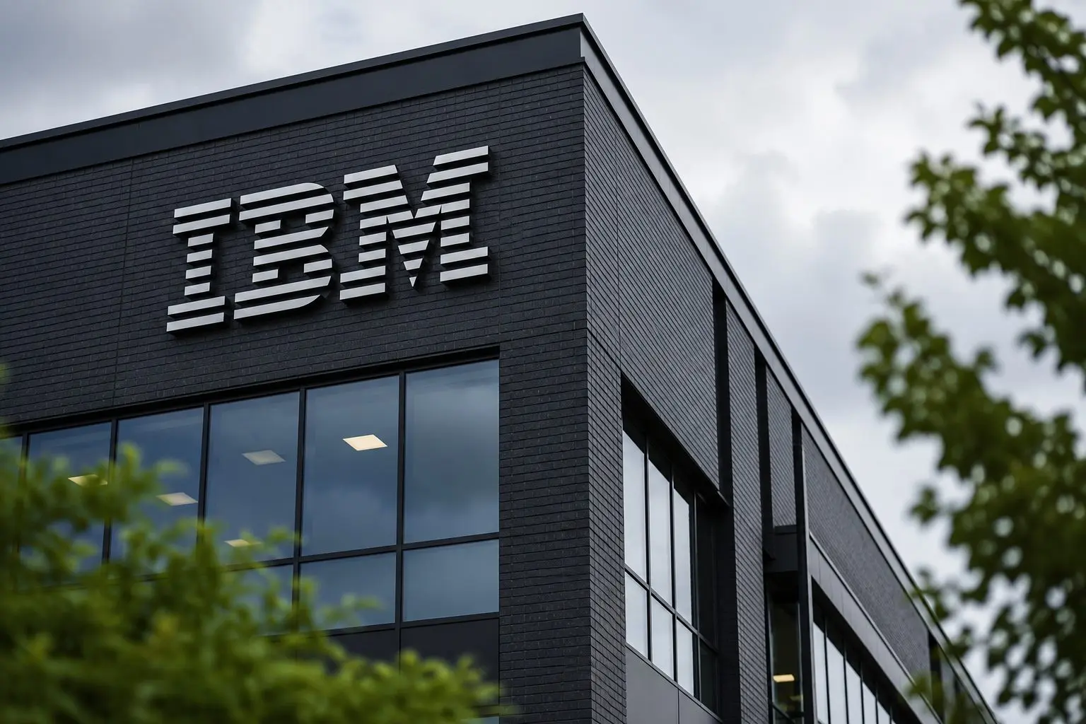 IBM (NYSE:IBM) weighs on Dow, but US stocks rise as CPI cools