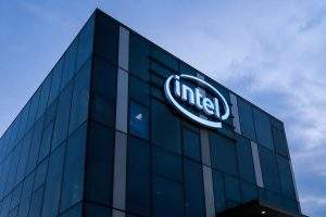 Intel (NASDAQ:INTC) milestone brings $400 million tool cost into spotlight