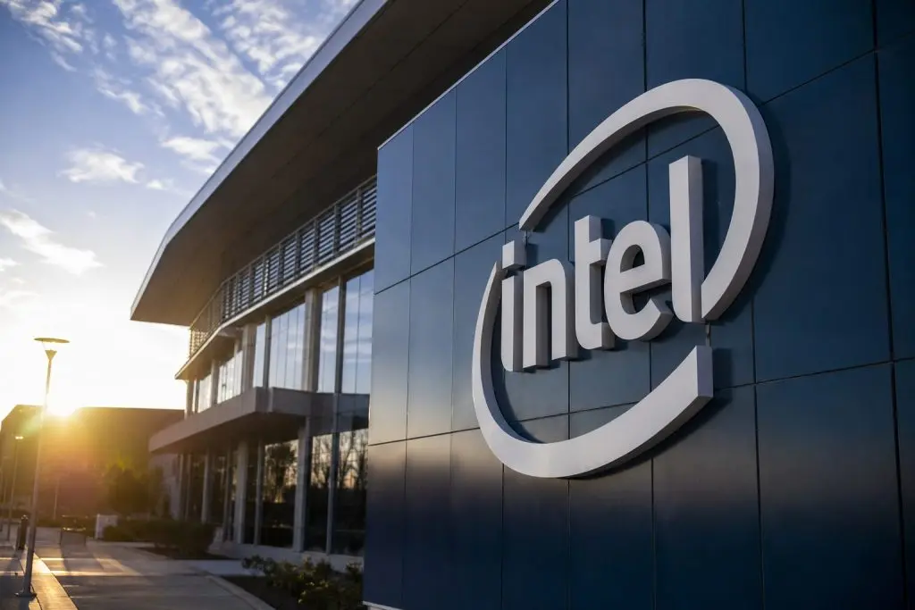 Intel Corporation (NASDAQ:INTC) shares fall 7.9% as AI-driven profits face $20 billion capex hurdle