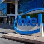 Intel (NASDAQ:INTC) Turns a $400 Million High-NA Tool Into a Manufacturing Hedge