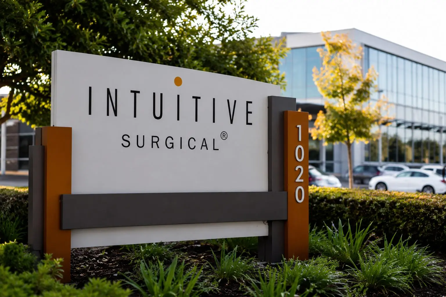 Intuitive Surgical (NASDAQ:ISRG) slides 6%; HCA surgery slowdown sharpens Q2 valuation test