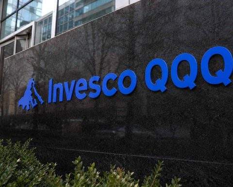 Invesco QQQ Trust (NASDAQ:QQQ) makes buying headlines as U.S. markets open, but actual verified demand remains more limited