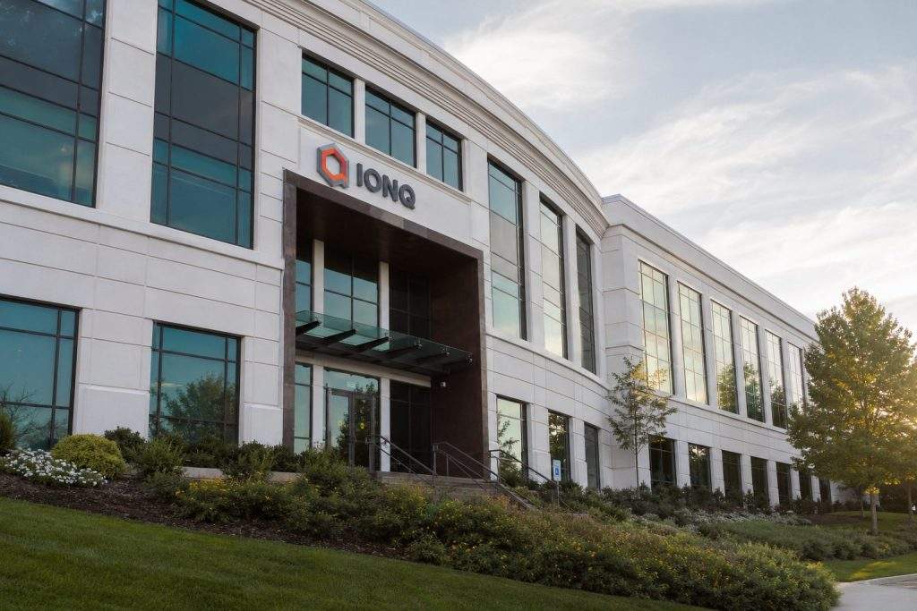 IonQ (NYSE:IONQ) Continues to Lead in Revenue While Quantum Competitors Hold Higher Valuations