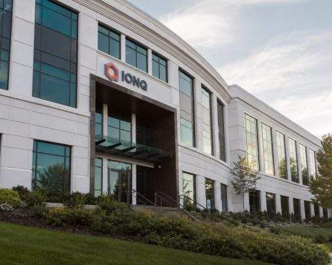 IonQ (NYSE:IONQ) Continues to Lead in Revenue While Quantum Competitors Hold Higher Valuations