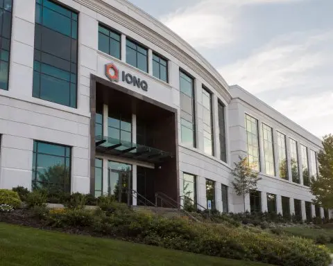 IonQ (NYSE:IONQ) Continues to Lead in Revenue While Quantum Competitors Hold Higher Valuations