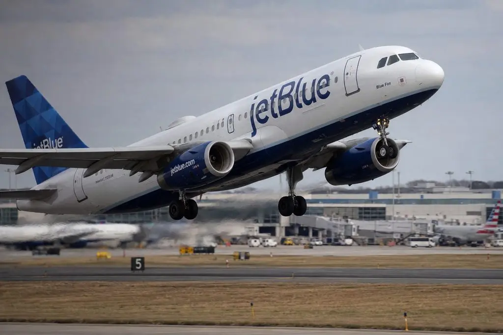 JetBlue (NASDAQ:JBLU) Shares Rise as 2028 Profit Goal Hinges on Lower Fuel Costs