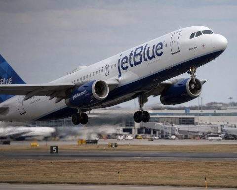 JetBlue (NASDAQ:JBLU) Shares Rise as 2028 Profit Goal Hinges on Lower Fuel Costs
