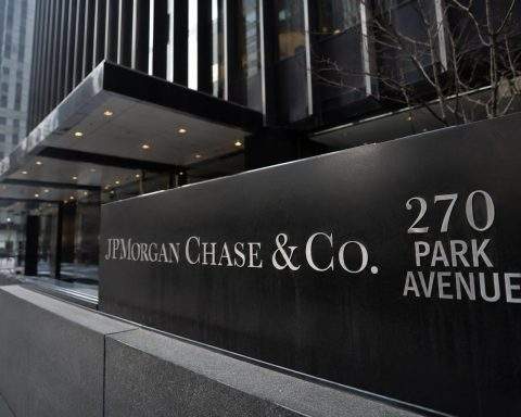 JPMorgan Chase (NYSE:JPM) Approaches $1 Trillion Mark Amid Growing Capital Requirements