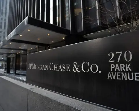 JPMorgan Chase (NYSE:JPM) Approaches $1 Trillion Mark Amid Growing Capital Requirements