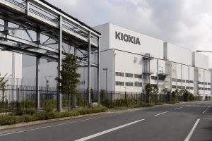Kioxia Holdings (TYO:285A) Launches ¥800 Billion Share Buyback Amid Rising AI Profits