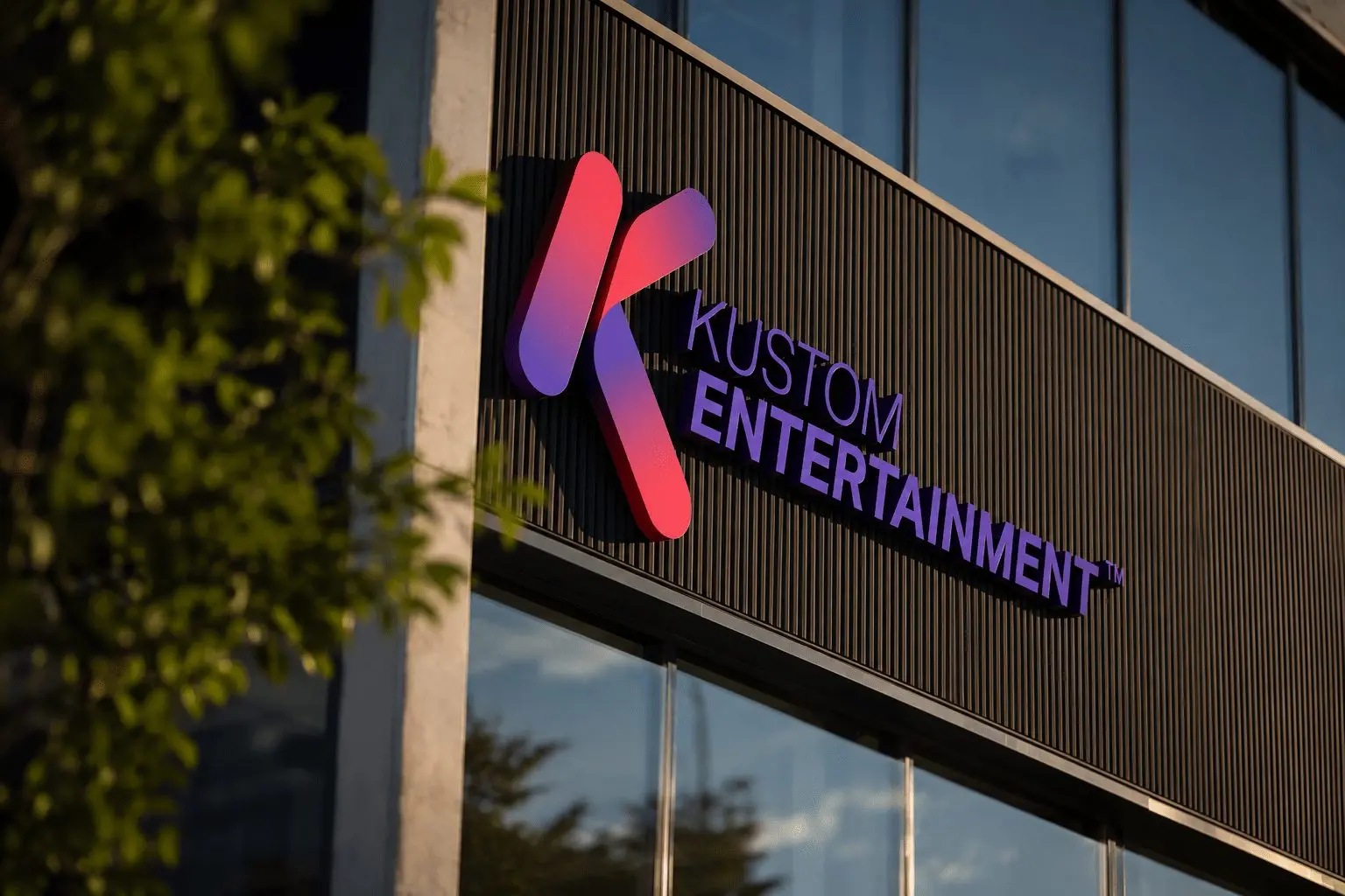 Kustom Entertainment Jumps 57% as $5.5 Million Asset Sale Faces Closing-Day Credit Test