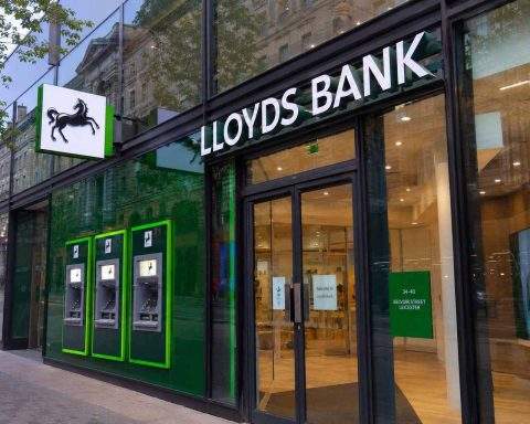 Lloyds (LON:LLOY) shares lag peers despite £39 million weekly buyback