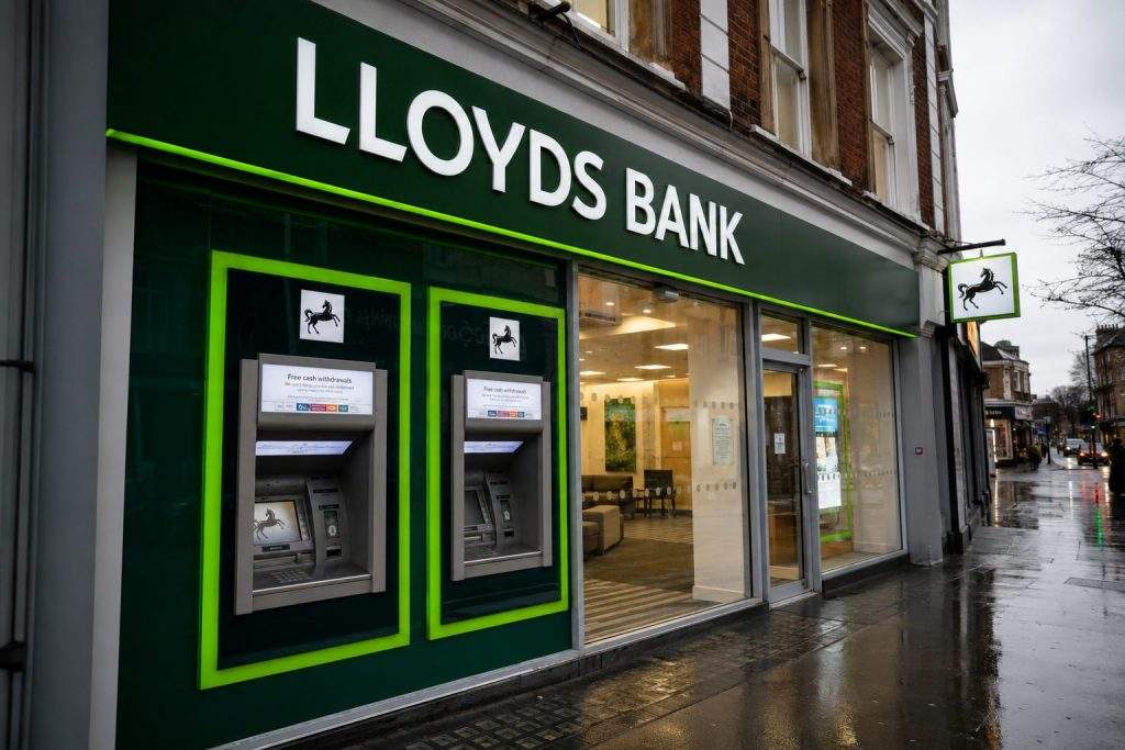 Lloyds (LON:LLOY) stock approaches 52-week peak as investors await strategy update and rate calls Lloyds (LON:LLOY) stock approaches 52-week peak as investors await strategy update and rate calls