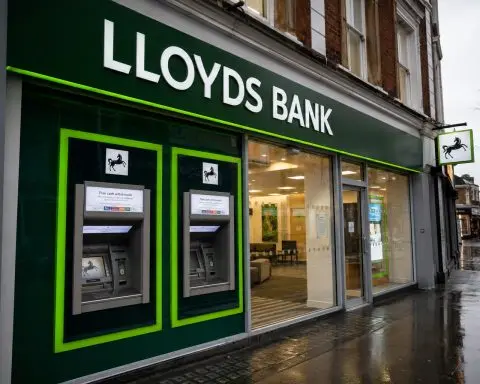 Lloyds (LON:LLOY) stock approaches 52-week peak as investors await strategy update and rate calls