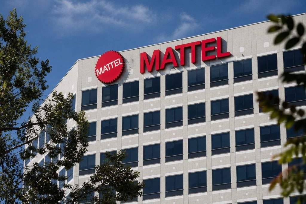 Mattel (NASDAQ:MAT) Steady After Two Analyst Cuts; Buyback Could Hit 5%