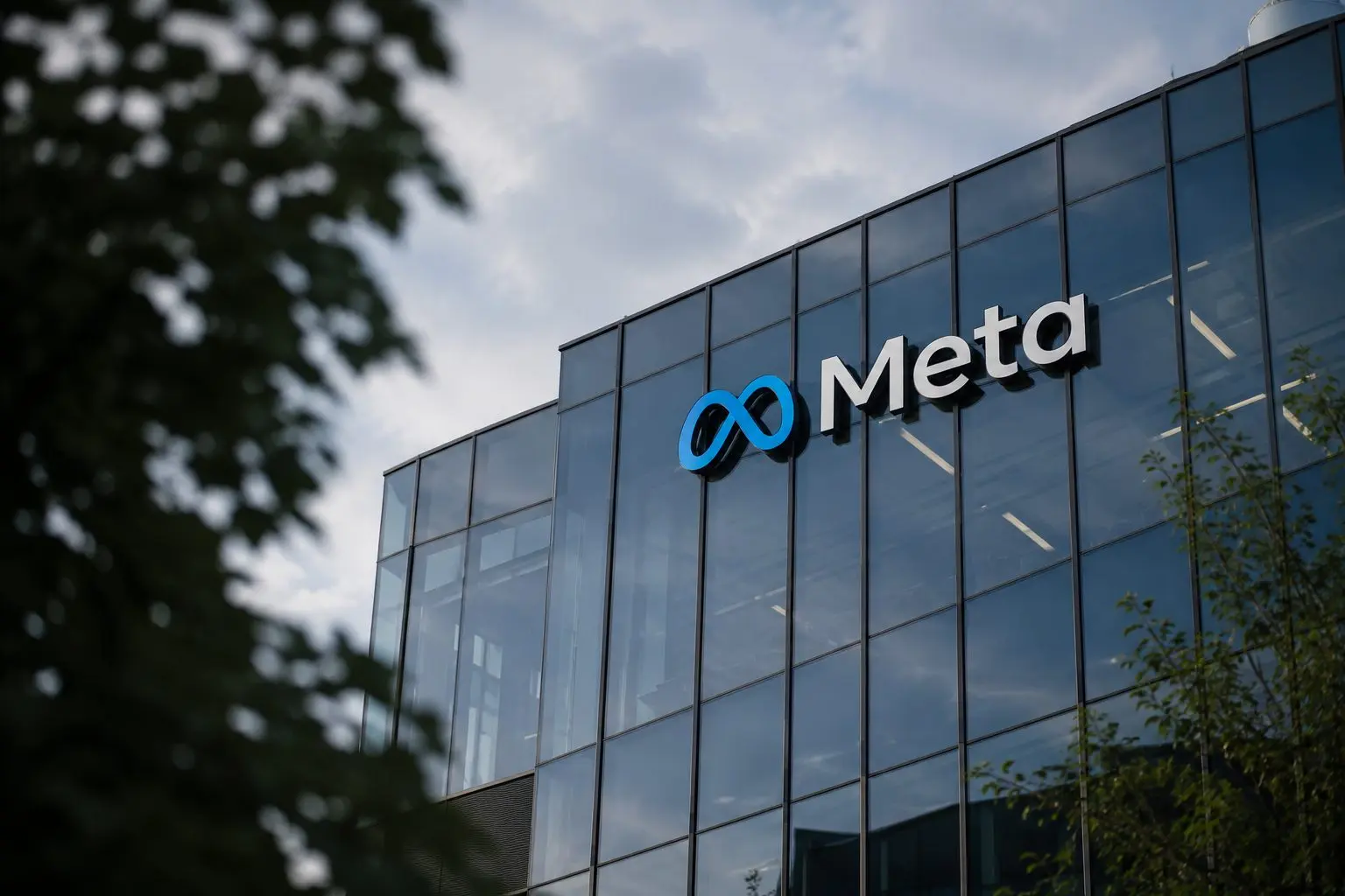 Meta Platforms (NASDAQ:META) cloud report sends shares higher, weighs on CoreWeave (NASDAQ:CRWV), Nebius (NASDAQ:NBIS)