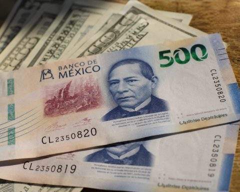 Peso jumps after weak U.S. jobs data, USMCA auto rules in spotlight