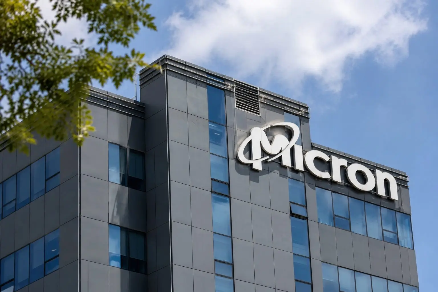 Micron Stock Barely Moved Last Week. Its 16% Swing Tells a Different Story