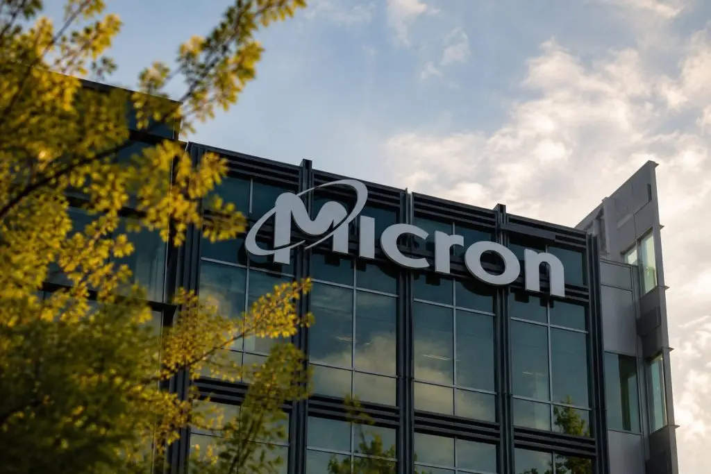 Micron Technology (NASDAQ:MU) falls 13% as market focuses on AI investment prospects