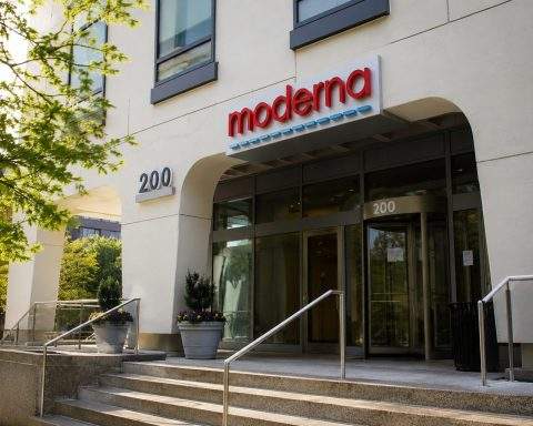 Moderna (NASDAQ:MRNA) gains $2.9 billion as investors pile into flu push, beating 2025 revenue