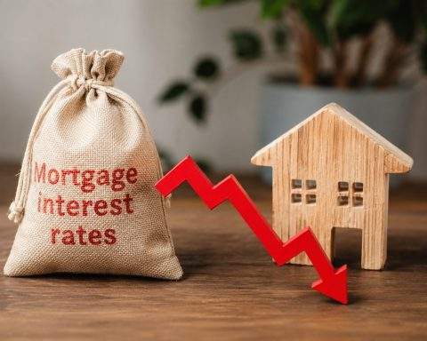 Mortgage rates stick near lows, making little difference for refi deals