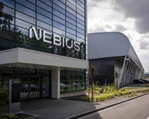 Nebius Group (NASDAQ:NBIS) slides as neocloud contract bump gets tested