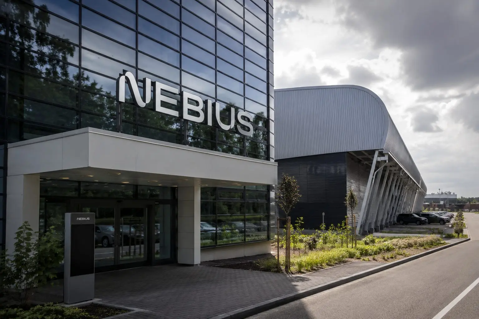 Nebius Group (NASDAQ:NBIS) slides as neocloud contract bump gets tested