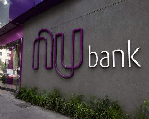 Nu Holdings (NYSE:NU) Shares Advance with Mexico Deposit Growth Surpassing Customer Base