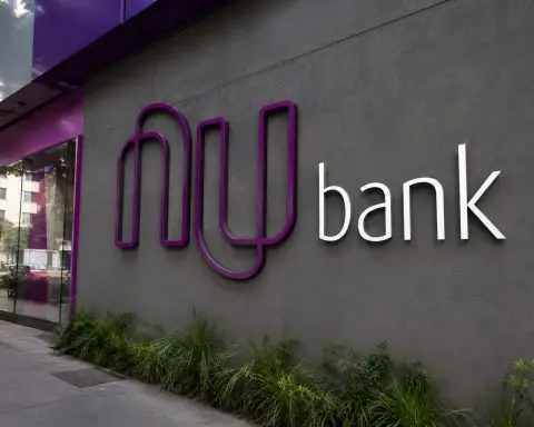 Nu Holdings (NYSE:NU) Shares Advance with Mexico Deposit Growth Surpassing Customer Base