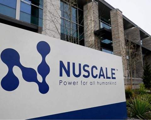 NuScale stock falls 3.4% in holiday week as $1 billion cash pile masks thin revenue