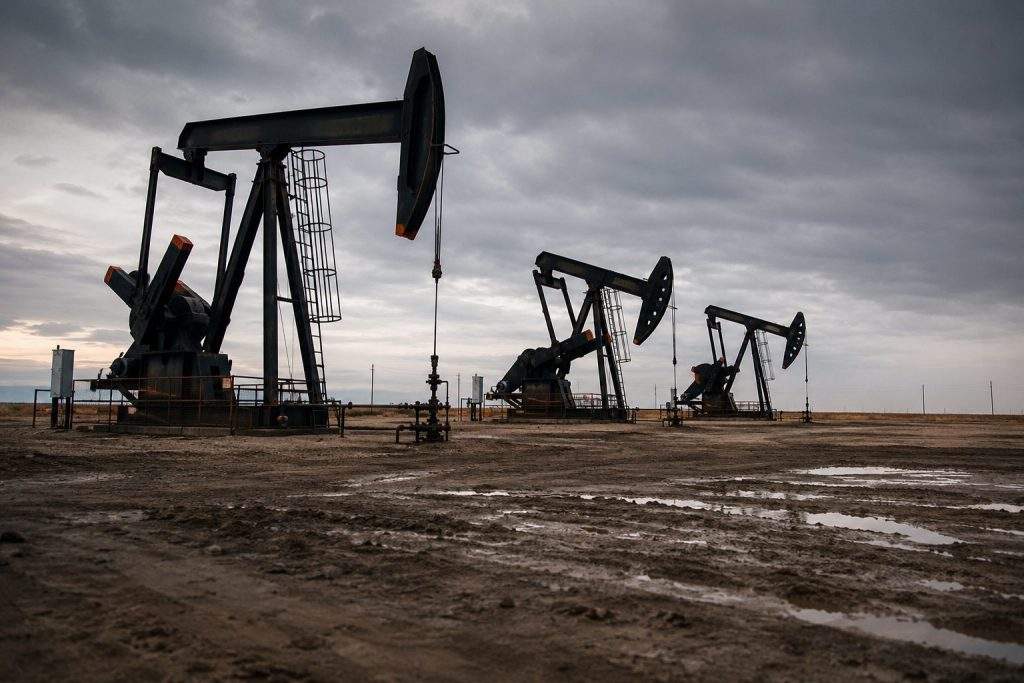 Oil Surge Pushes 2-Year Treasury Yield to 17-Month Peak, Curve Keeps Steady