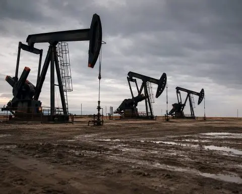 Oil Surge Pushes 2-Year Treasury Yield to 17-Month Peak, Curve Keeps Steady