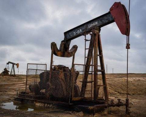 Oil surpasses $100 after Red Sea attack raises threat to Saudi Arabia’s Hormuz alternative