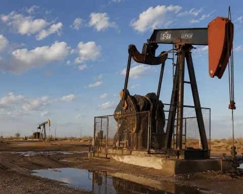 Oil volatility challenges AI stocks as earnings approach