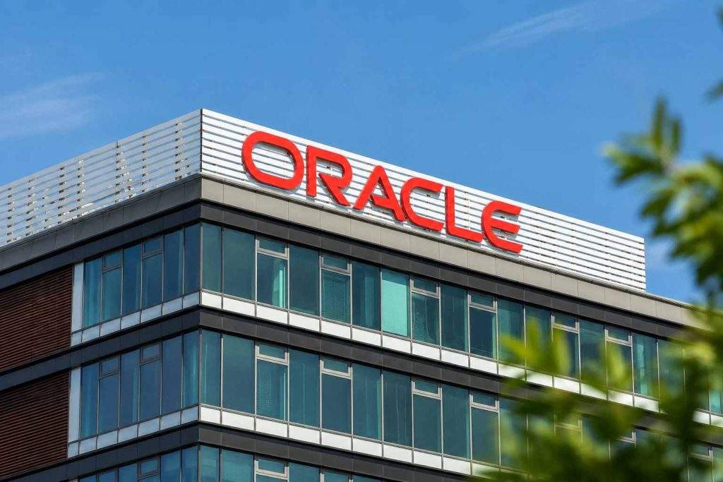 Oracle Corporation (NYSE:ORCL) Stock Rises on $7 Billion Pentagon Deal as Contract Math Tempers Rally